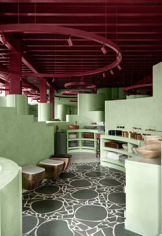 Descubriendo interiores de showrooms: el arte de exhibir materiales, muebles y objetos de diseño - Imagen 19 de 43