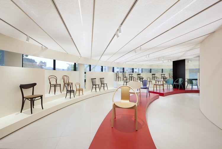 Descubriendo interiores de showrooms: el arte de exhibir materiales, muebles y objetos de diseño - Imagen 36 de 43