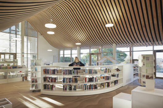 Event Hall L’Agora and Ernest Hemingway Media Library / Ateliers A+ - Interior Photography, Shelving, Chair