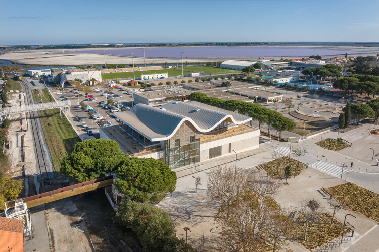Event Hall L’Agora and Ernest Hemingway Media Library / Ateliers A+ - Exterior Photography