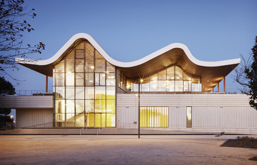 Event Hall L’Agora and Ernest Hemingway Media Library / Ateliers A+ - Exterior Photography