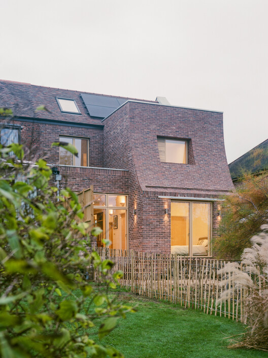 Woodbury House / Of Architecture - Exterior Photography, Brick, Garden