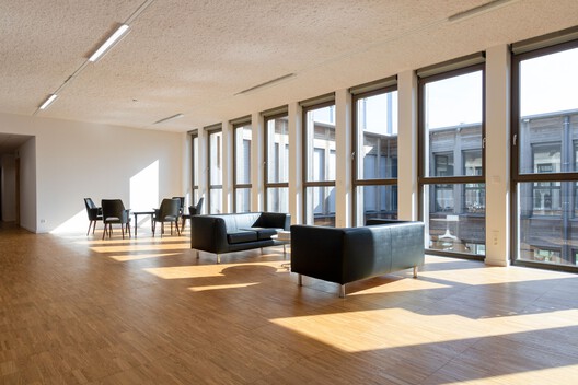 The MAP Administrative House of the Province of Namur / SAMYN and PARTNERS - Interior Photography, Living Room, Wood, Chair, Glass