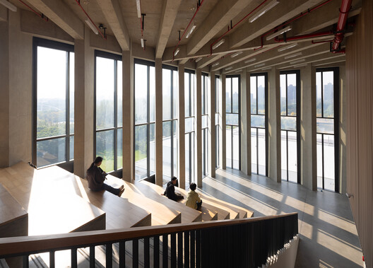 Edifício Yijia da Universidade de Tongji / TJAD Atelier L+ - Fotografia de Interiores, Sala de Jantar, Madeira, Pilar