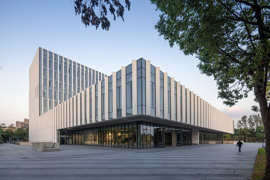 Edifício Yijia da Universidade de Tongji / TJAD Atelier L+ - Fotografia de Exterior