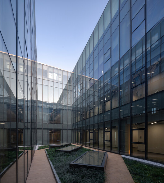 Edifício Yijia da Universidade de Tongji / TJAD Atelier L+ - Imagem 12 de 42