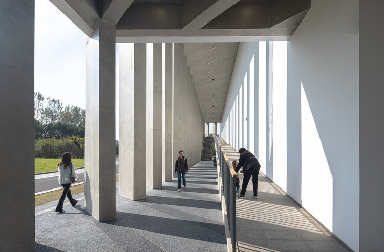 Yijia Building of Tongji University / TJAD Atelier L+ - Interior Photography, Stairs, Concrete, Column