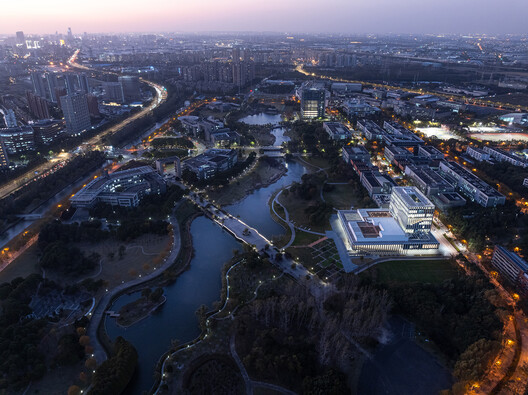Edifício Yijia da Universidade de Tongji / TJAD Atelier L+ - Imagem 19 de 42