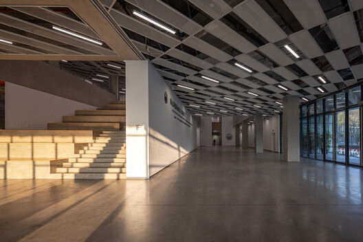 Edifício Yijia da Universidade de Tongji / TJAD Atelier L+ - Imagem 24 de 42