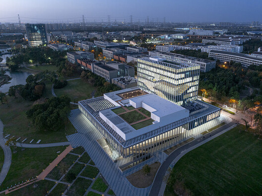 Edifício Yijia da Universidade de Tongji / TJAD Atelier L+ - Fotografia de Exterior