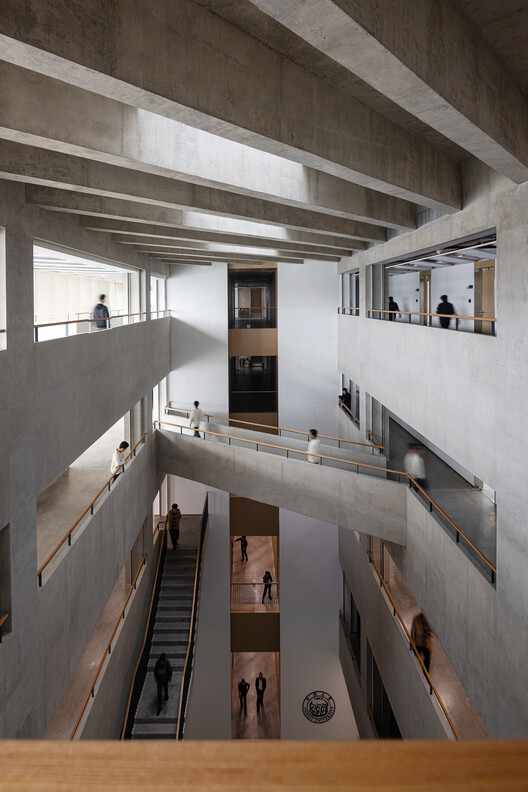 Edifício Yijia da Universidade de Tongji / TJAD Atelier L+ - Imagem 6 de 42