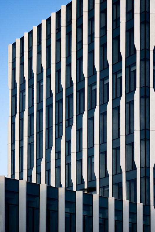 Edifício Yijia da Universidade de Tongji / TJAD Atelier L+ - Imagem 14 de 42