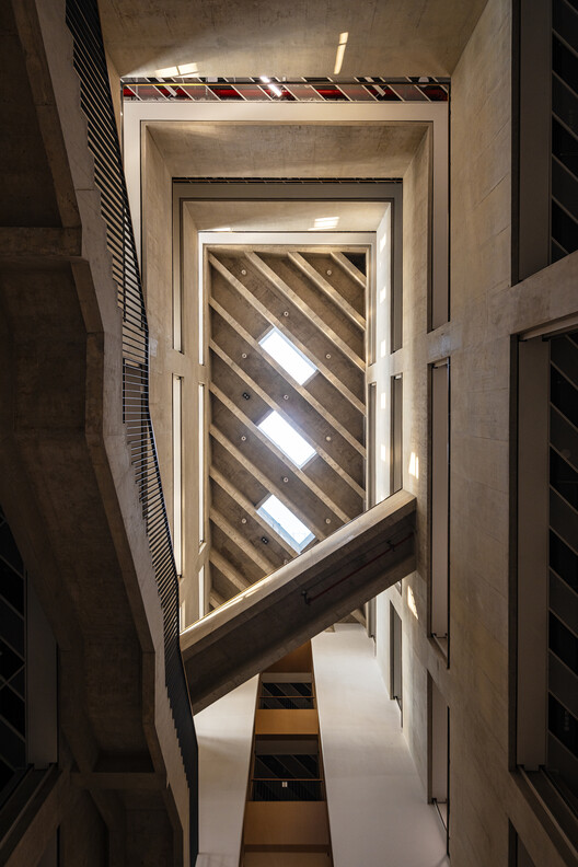 Edifício Yijia da Universidade de Tongji / TJAD Atelier L+ - Imagem 8 de 42