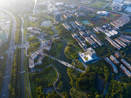 Edifício Yijia da Universidade de Tongji / TJAD Atelier L+ - Imagem 15 de 42