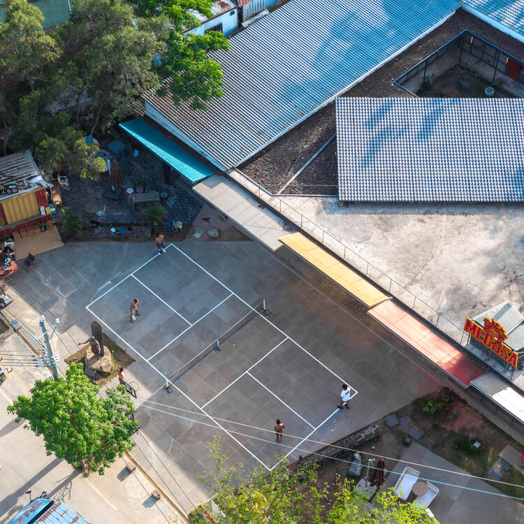 匍匐于大地的杜克广场 / 边缘计划建筑工作室 - 9 的图像 34