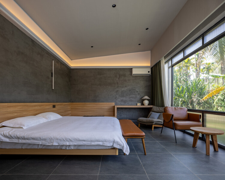 匍匐于大地的杜克广场 / 边缘计划建筑工作室 - 室内图, 卧室, 灯, 床