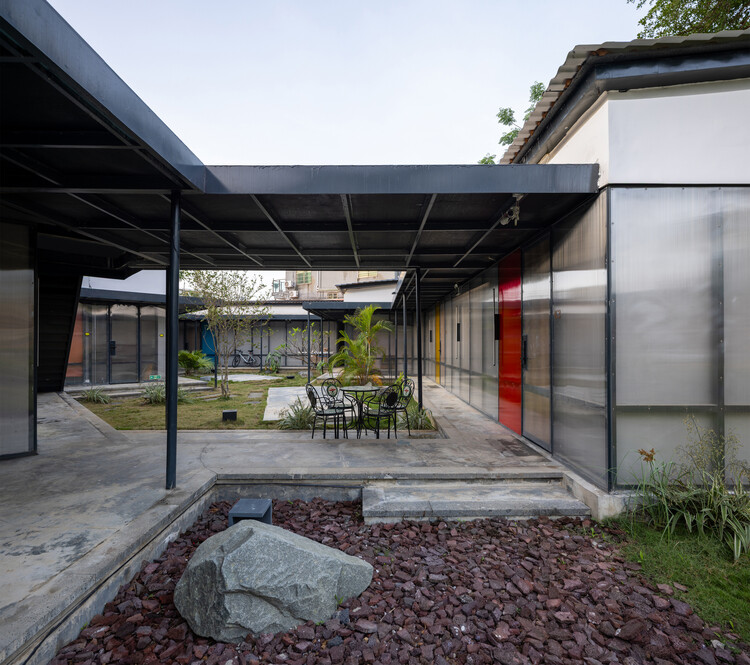 匍匐于大地的杜克广场 / 边缘计划建筑工作室 - 4 的图像 34