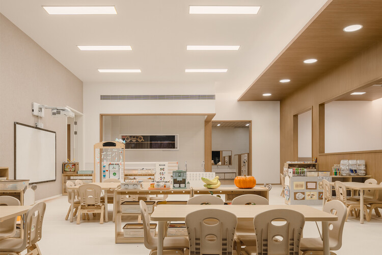 四川天府新区麓湖幼儿园（北区） / 天仝建筑 - 室内图, 餐厅, 椅子