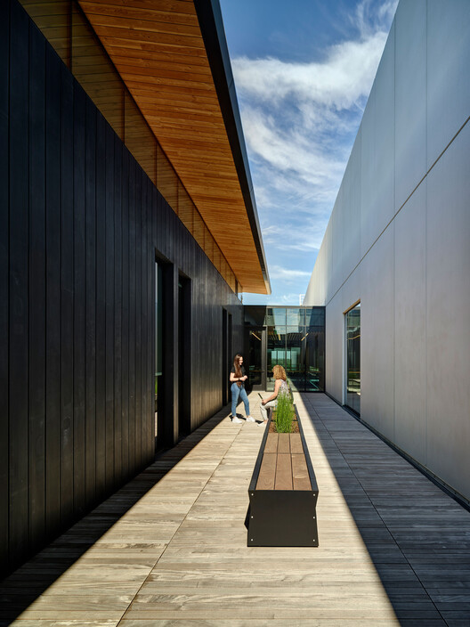 Kreg Tool Corporate Headquarters / Neumann Monson Architects - Exterior Photography, Courtyard