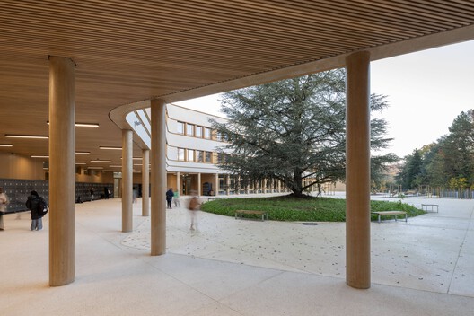 Claudine Hermann Secondary School / Ameller Dubois - Interior Photography, Concrete, Courtyard