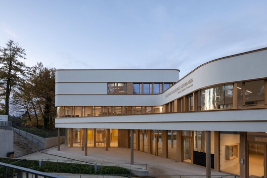 Claudine Hermann Secondary School / Ameller Dubois