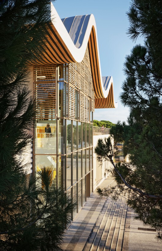 Event Hall L’Agora and Ernest Hemingway Media Library / Ateliers A+ - Image 16 of 25