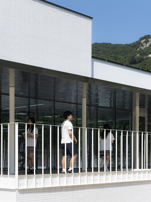 Mirae High School of Science & Technology Cafeteria Extension  / Bare Ground Architects - Exterior Photography