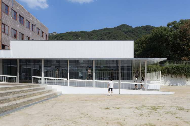 Mirae High School of Science & Technology Cafeteria Extension  / Bare Ground Architects - Exterior Photography