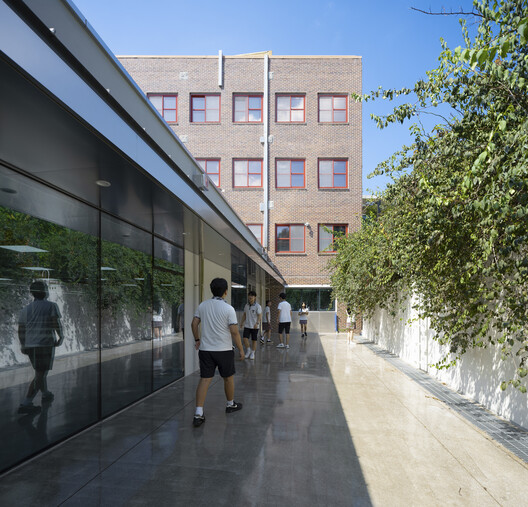 Mirae High School of Science & Technology Cafeteria Extension  / Bare Ground Architects - Exterior Photography