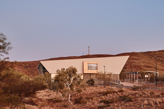 Espaços de Aprendizagem Técnica da Escola de Karratha / iredale pedersen hook architects - Fotografia de Exterior
