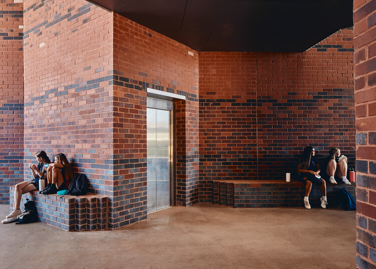 Espaços de Aprendizagem Técnica da Escola de Karratha / iredale pedersen hook architects - Fotografia de Interiores, Tijolo
