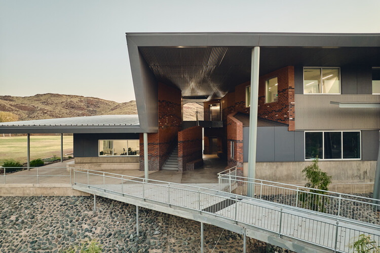 Espaços de Aprendizagem Técnica da Escola de Karratha / iredale pedersen hook architects - Fotografia de Exterior