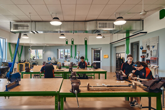 Espaços de Aprendizagem Técnica da Escola de Karratha / iredale pedersen hook architects - Fotografia de Interiores, Mesa