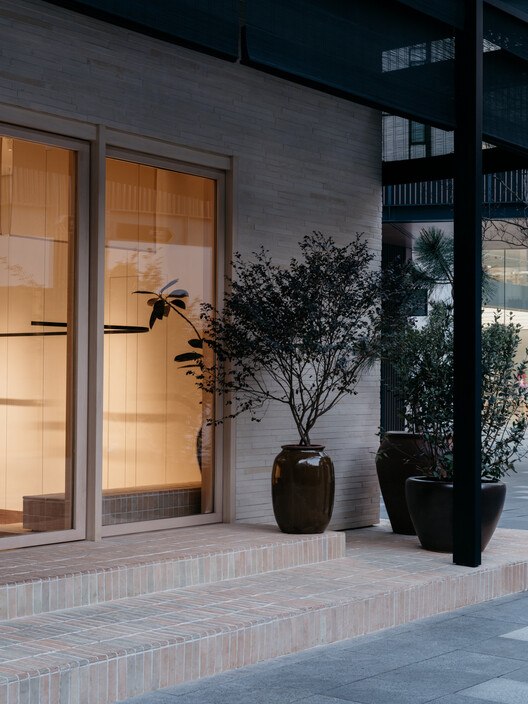Lemaire Chengdu Boutique Store / F.O.G. Architecture - Interior Photography, Glass, Concrete