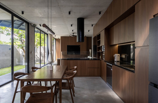 PR House / Plus Idea Studio - Interior Photography, Kitchen, Wood, Countertop, Door, Chair