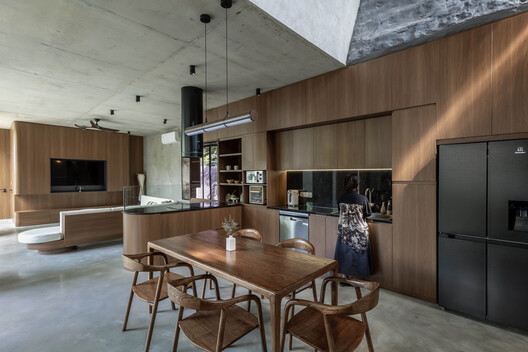 PR House / Plus Idea Studio - Interior Photography, Wood, Kitchen, Chair, Countertop