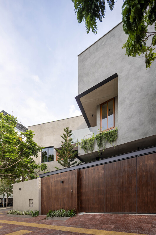 PR House / Plus Idea Studio - Exterior Photography, Concrete, Balcony, Courtyard
