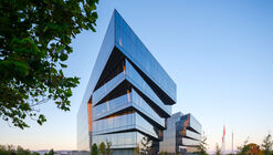 Healthpeak Properties Vantage Campus / Flad Architects
