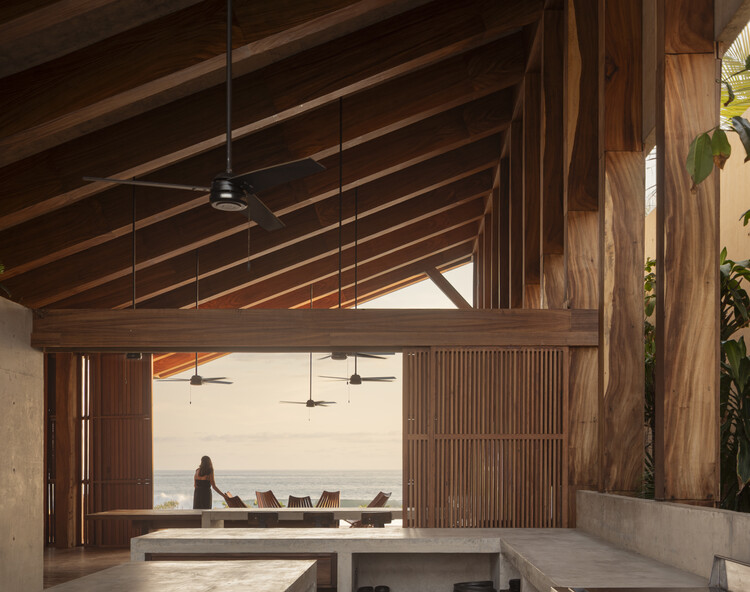 Casa Kani Ini / TAC Taller Alberto Calleja - Fotografía interior, Madera, Fijación Vigas