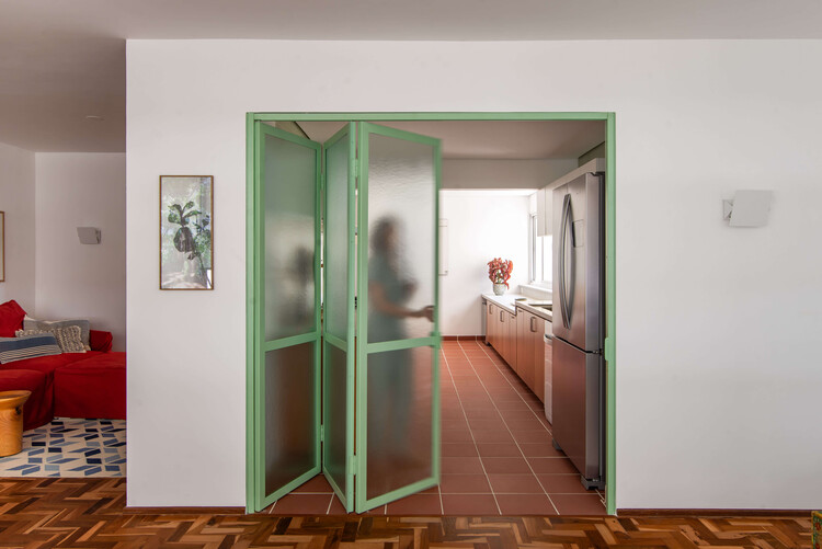 Apartamento André Fernandes / João Marujo + Orlando Naj / João Marujo + Orlando Naj - Fotografia de Interiores, Madeira, Porta, Vidro