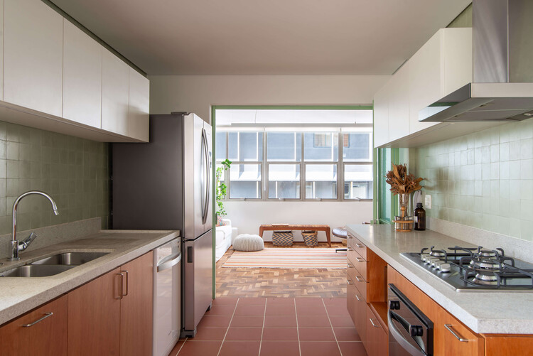 Apartamento André Fernandes / João Marujo + Orlando Naj - Fotografia de Interiores, Cozinha, Bancada, Pia