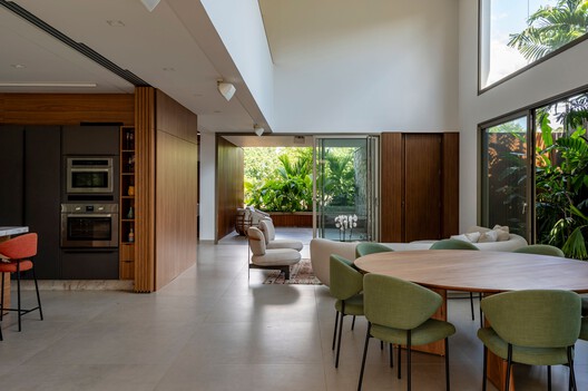 Casa Piracicaba / Urbem Arquitetura - Fotografía interior, Comedor, Madera, Mesas, Sillas
