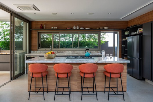 Casa Piracicaba / Urbem Arquitetura - Fotografía interior, Cocina, Madera, Mesas, Sillas, Encimera, Iluminación