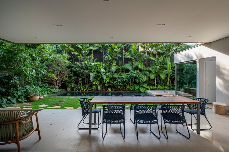 Casa Piracicaba / Urbem Arquitetura - Fotografía interior, Comedor, Jardín, Sillas, Patio interior, Patio