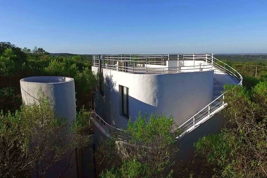 Refugio en Sierras Chicas / RGP + I ARQUITECTURA O PAISAJE - Imagen 3 de 15