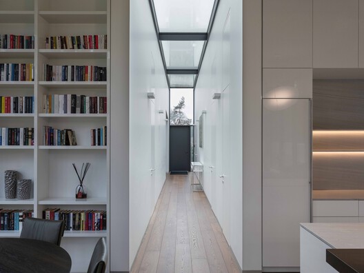 Casa en Vilnius / Architectural Bureau G.Natkevicius & Partners - Fotografía interior, Armarios, Madera, Iluminación, Vidrio, Estanterías