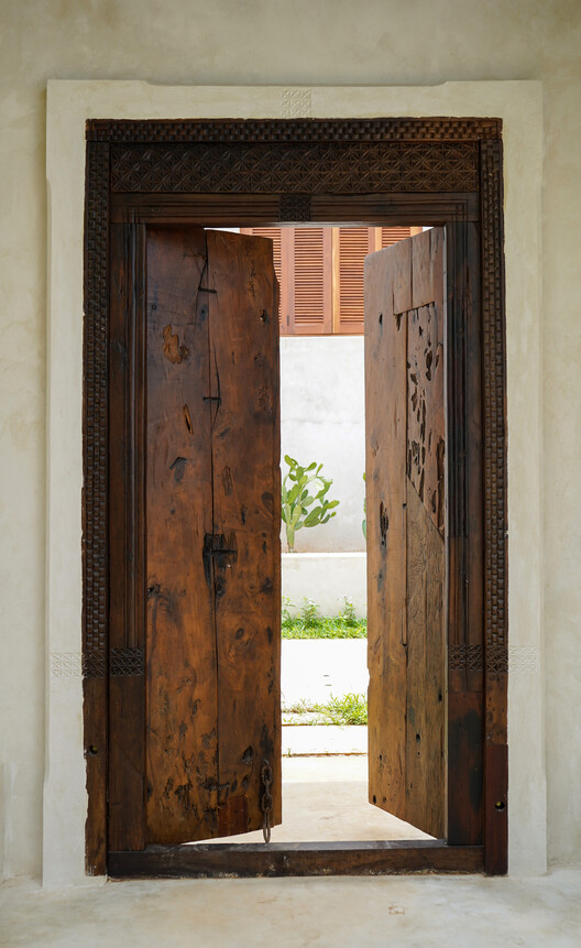 House E / Studio 1:1 Design - Interior Photography, Wood, Door