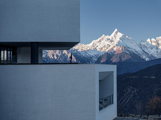 Hotel Poodom Deqin Meri / BUZZ/ Büro Ziyu Zhuang - Fotografia de Exterior