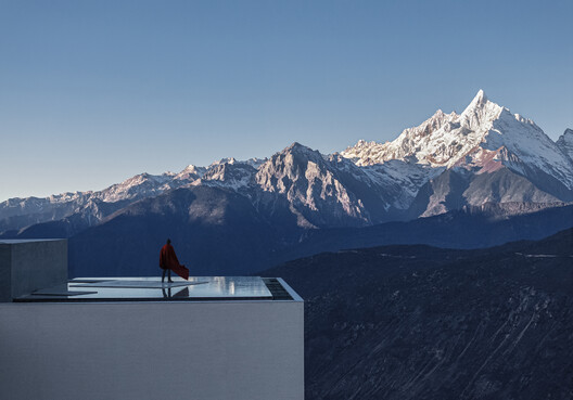 Hotel Poodom Deqin Meri / BUZZ/ Büro Ziyu Zhuang - Fotografia de Exterior