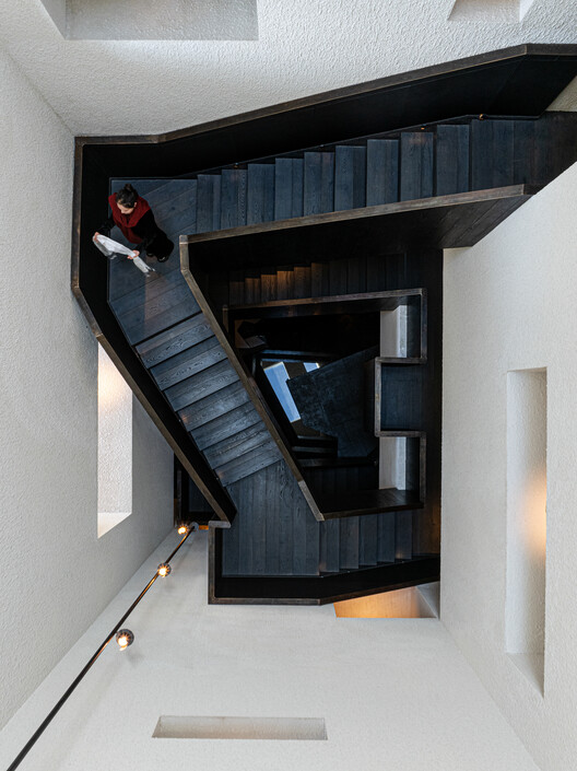 Hotel Poodom Deqin Meri / BUZZ/ Büro Ziyu Zhuang - Imagem 17 de 49